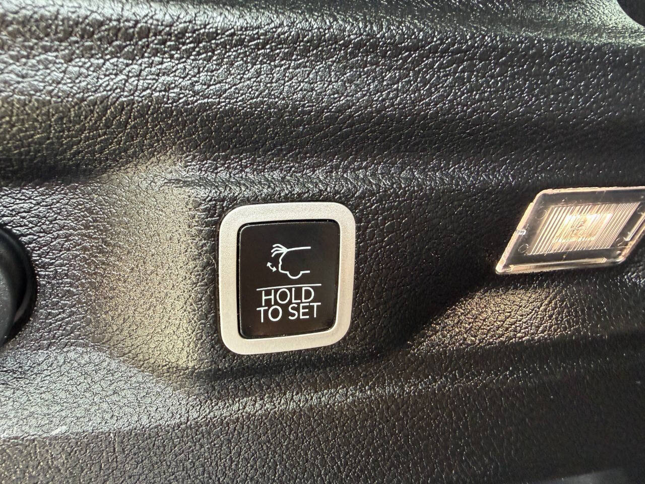 Used 2022 Jeep Grand Cherokee L Laredo AWD/4WD image 22