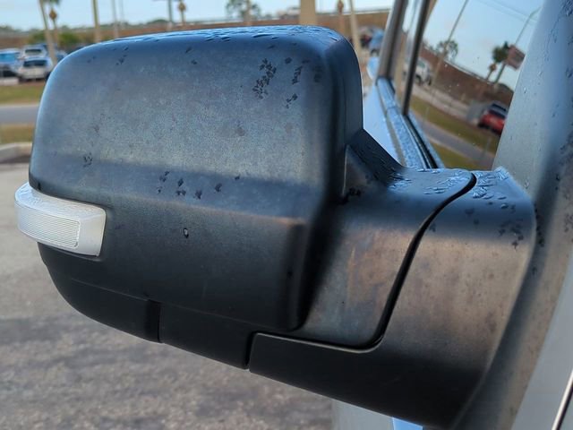 Used 2019 Nissan Titan SV image 12