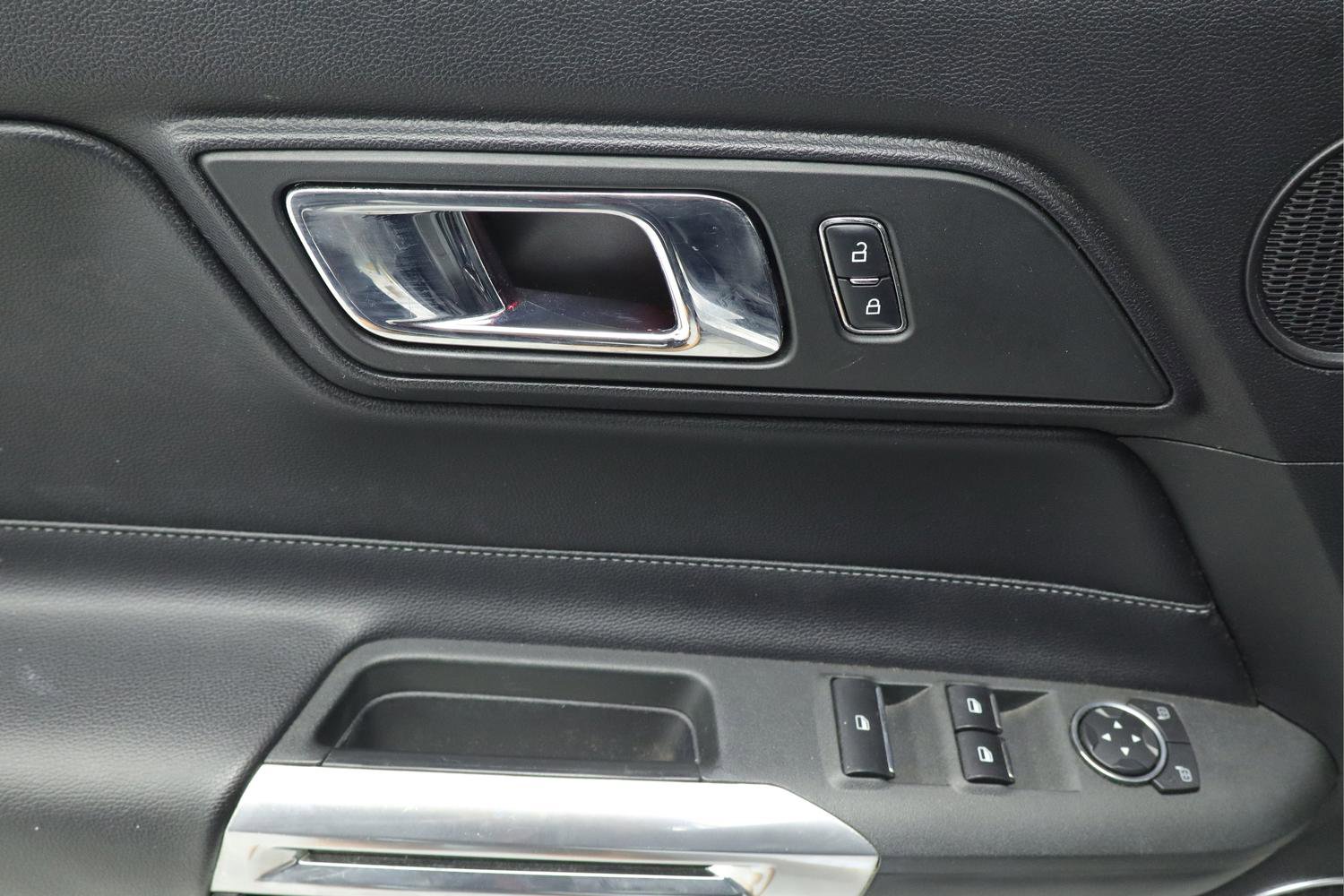 Used 2016 Ford Mustang Premium image 10