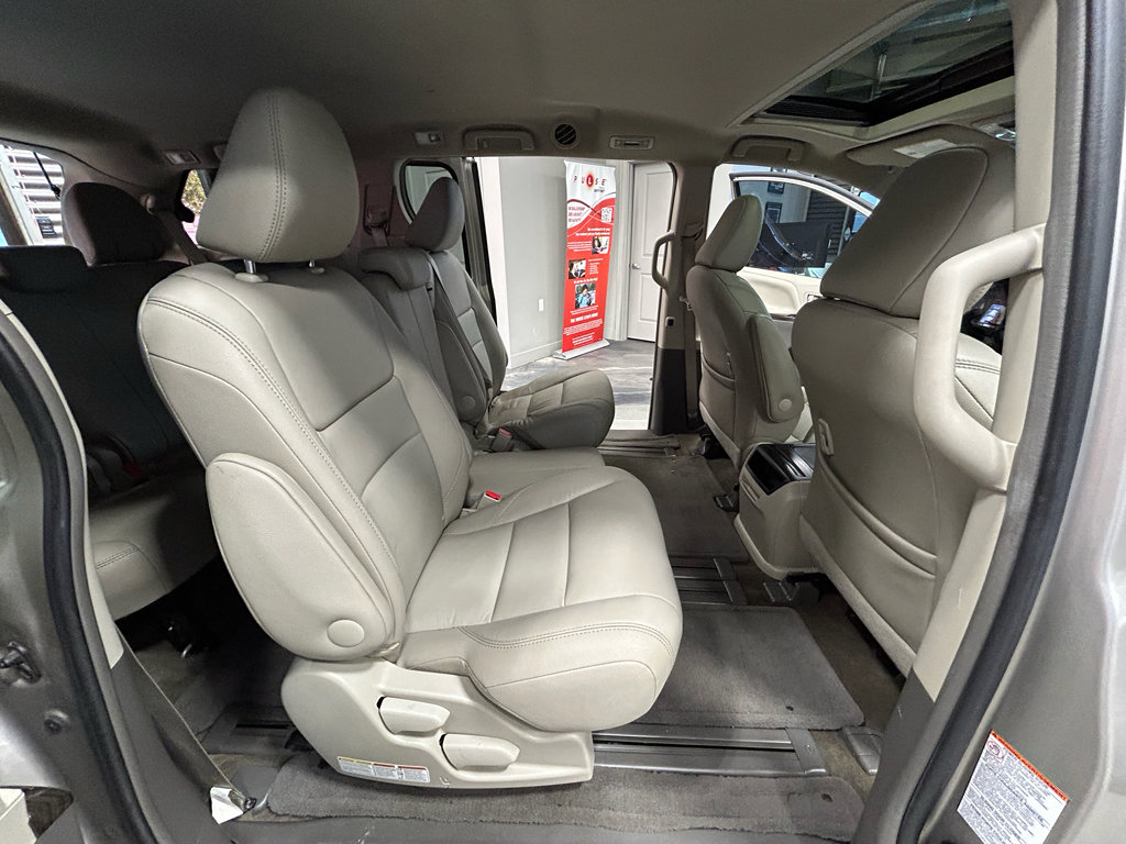 Used 2017 Toyota Sienna XLE w/ XLE Navigation Package FWD image 46