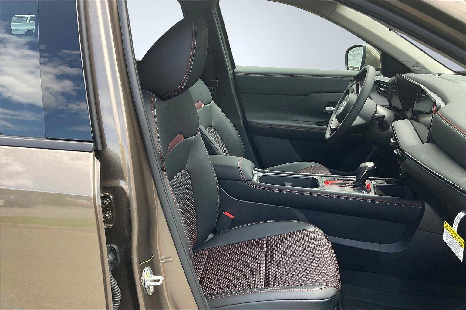 New 2025 Nissan Kicks SR image 9