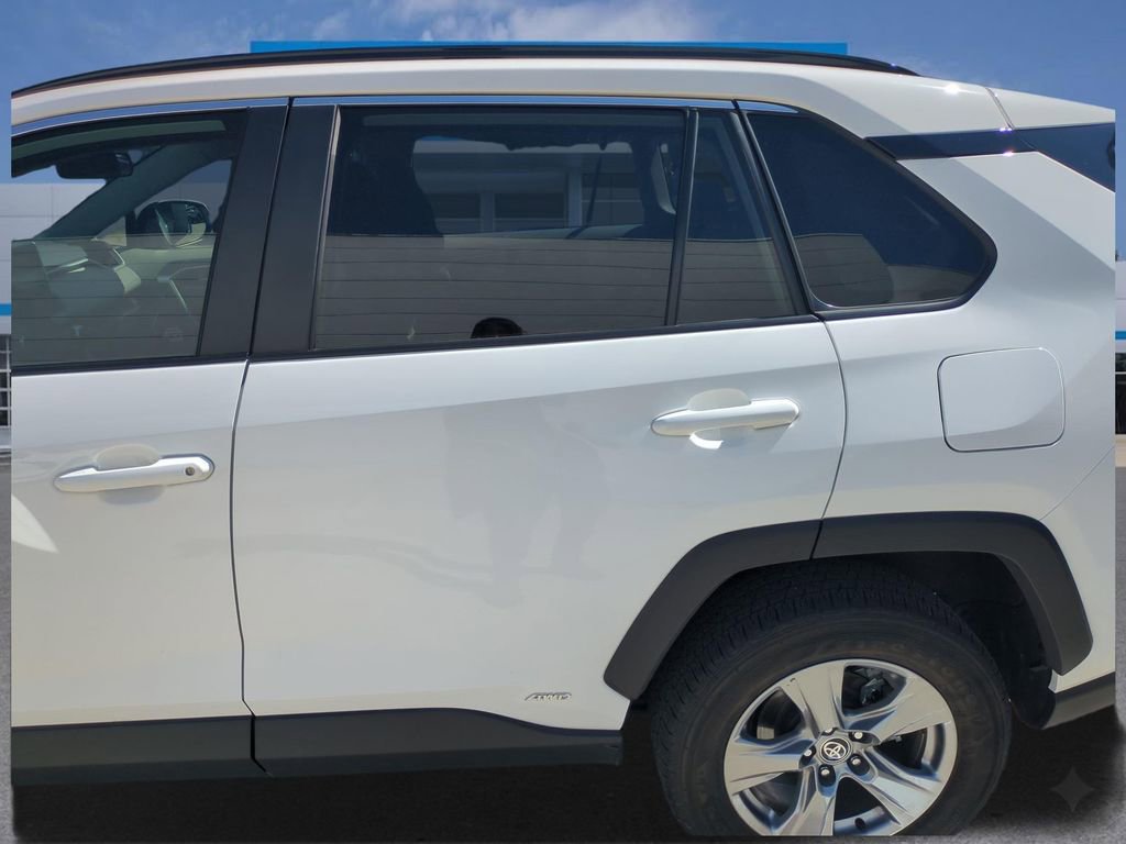 Used 2025 Toyota RAV4 XLE AWD/4WD image 28