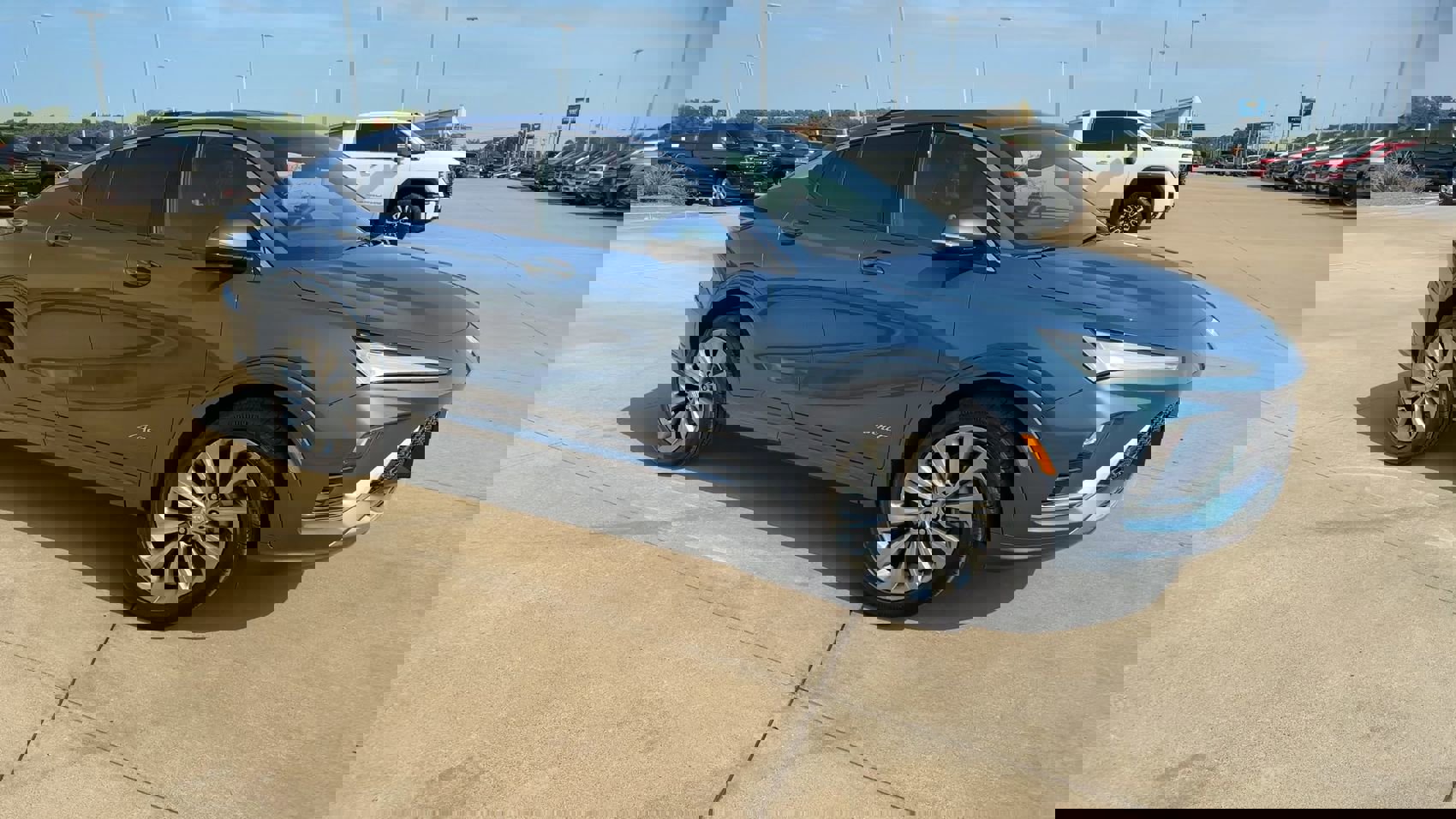 Used 2025 Buick Envista Avenir image 3