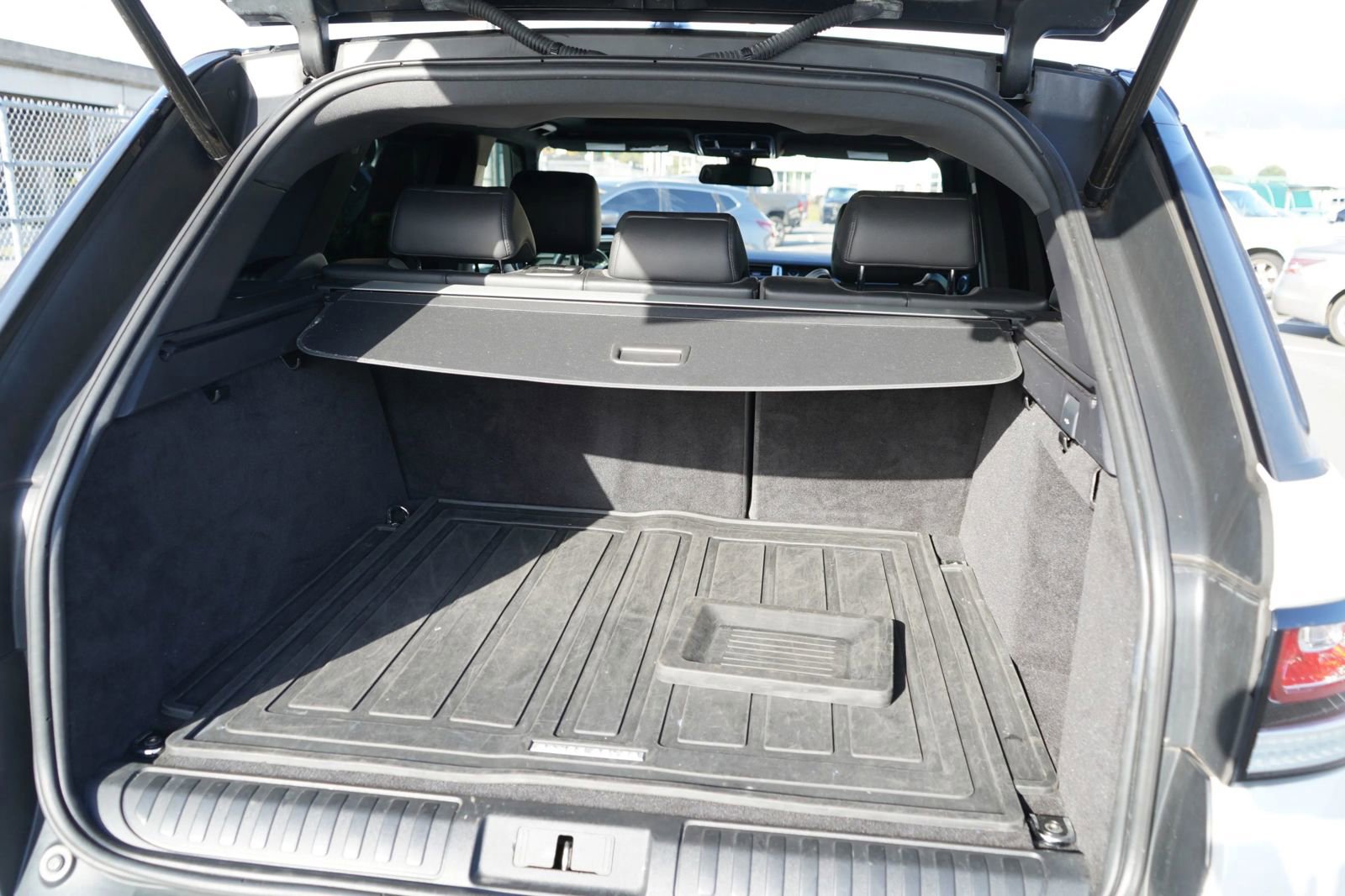 Used 2016 Land Rover Range Rover Sport SE image 26