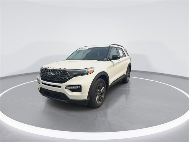 Used 2023 Ford Explorer XLT w/ Equipment Group 202A image 4