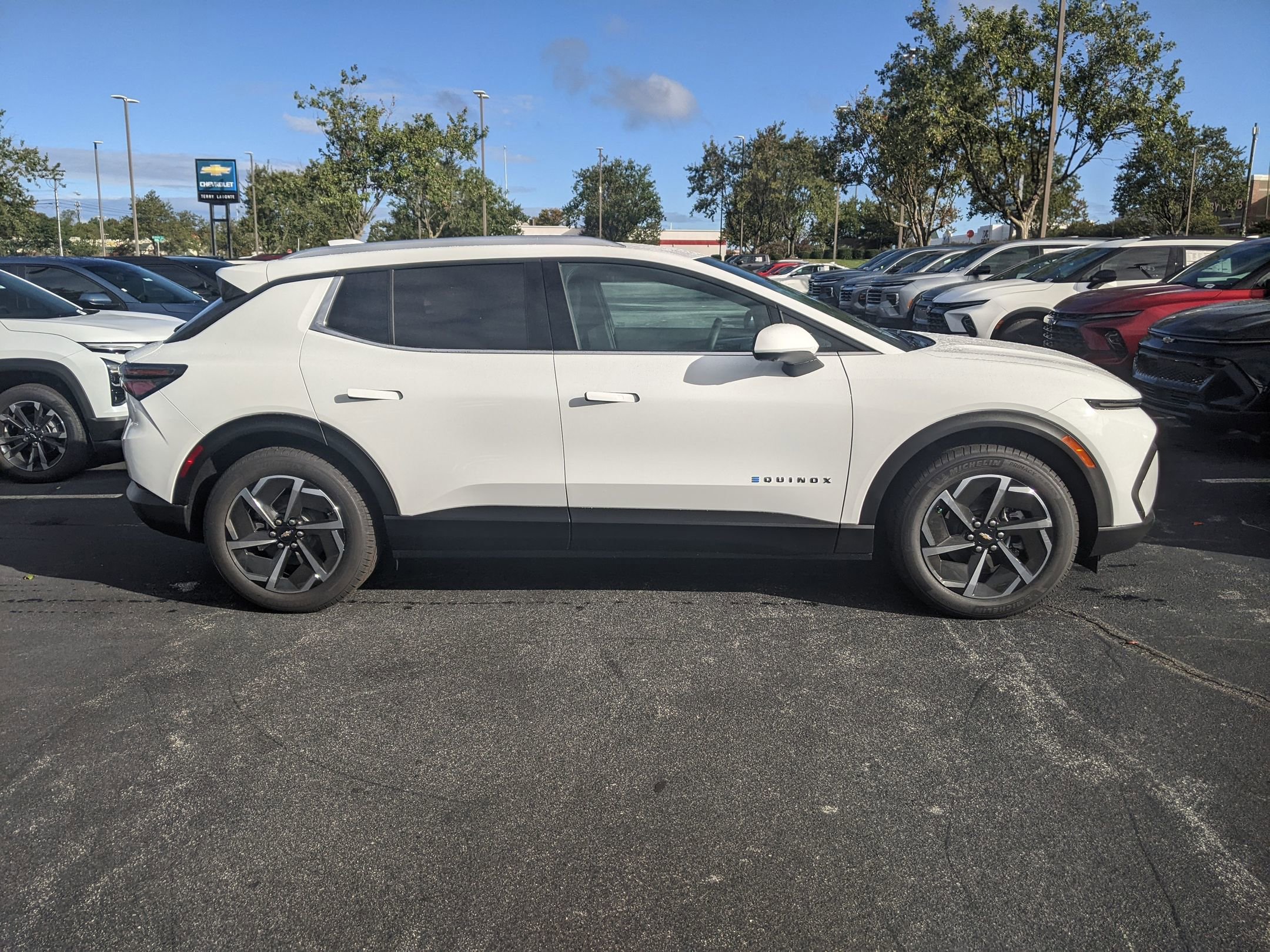 New 2026 Chevrolet Equinox EV LT image 9