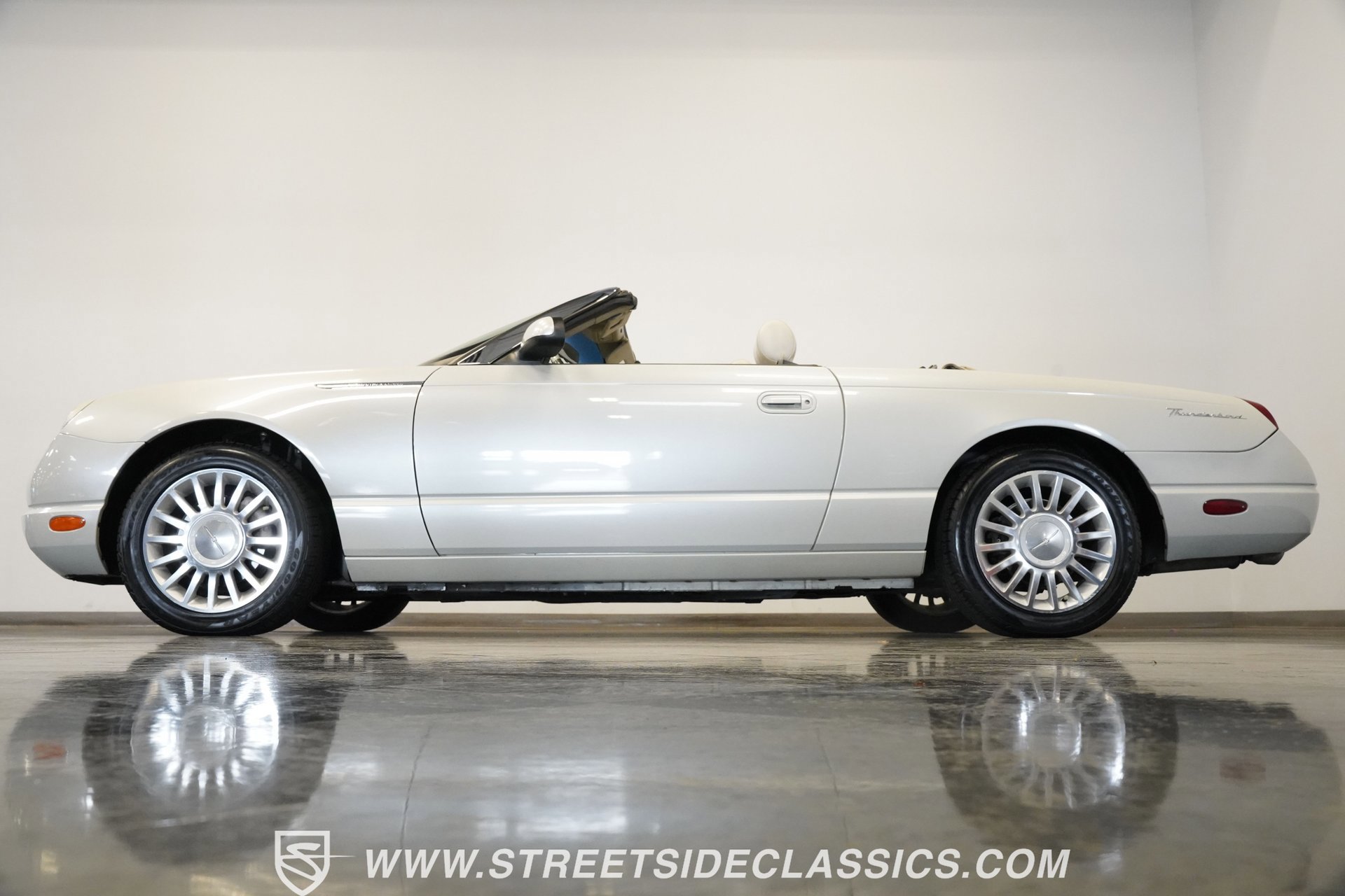 Used 2005 Ford Thunderbird 50th Anniversary image 10