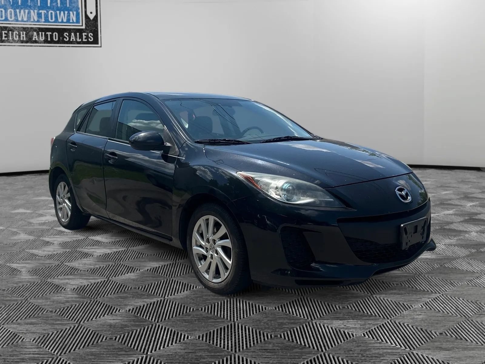 Used 2012 MAZDA MAZDA3 i Grand Touring w/ Tech Pkg FWD image 4