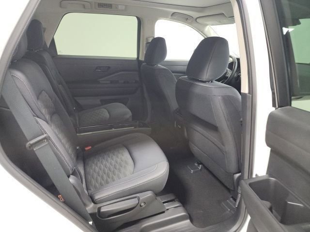 Used 2023 Nissan Pathfinder SV w/ SV Premium Package image 17
