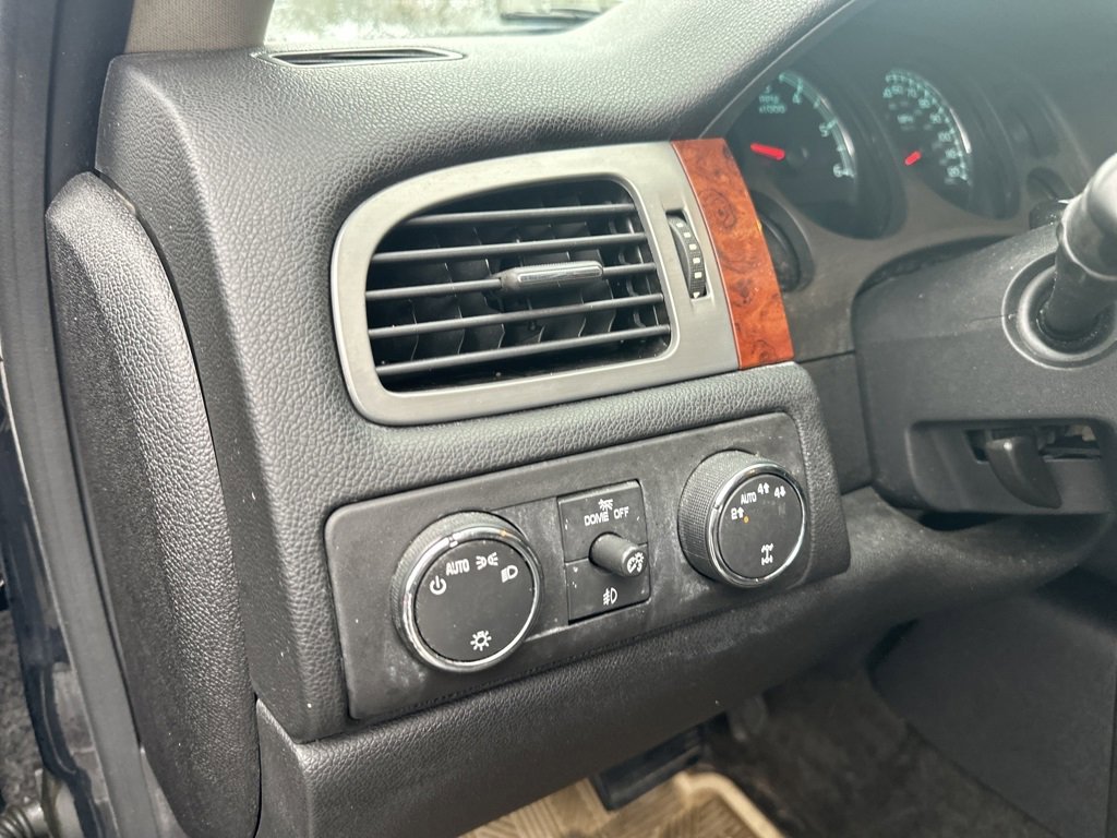 Used 2011 Chevrolet Avalanche LT w/ Luxury Package image 24