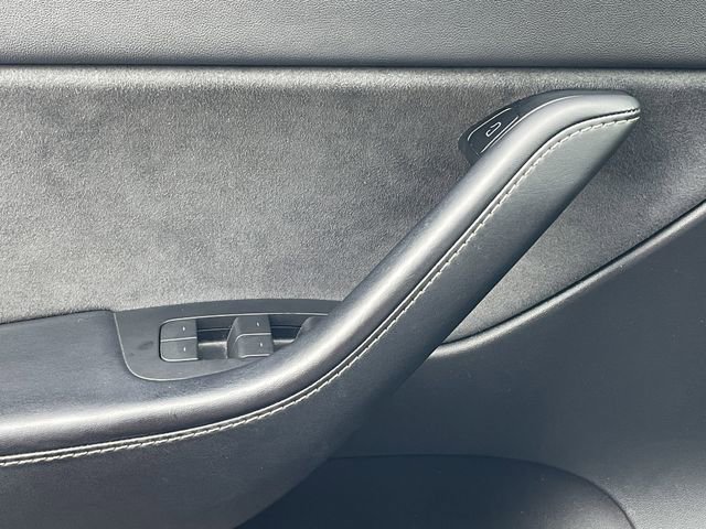 Used 2022 Tesla Model Y Long Range image 18