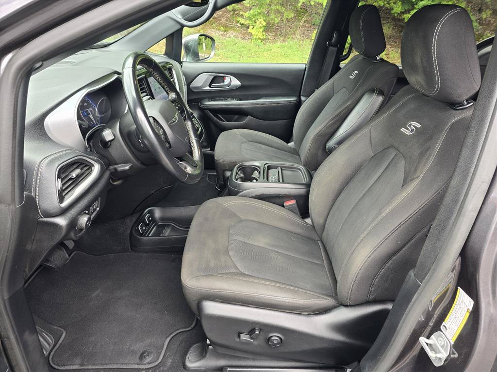 Used 2021 Chrysler Pacifica Touring w/ S Appearance Package FWD image 12