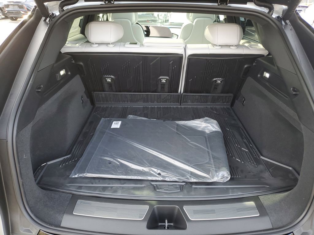 New 2026 Cadillac Lyriq Luxury image 8