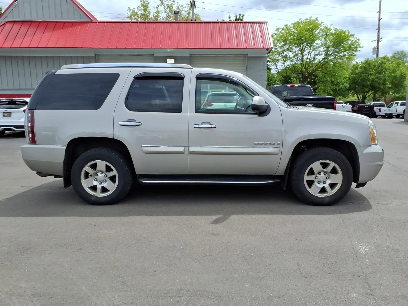 Used 2007 GMC Yukon Denali AWD/4WD image 6