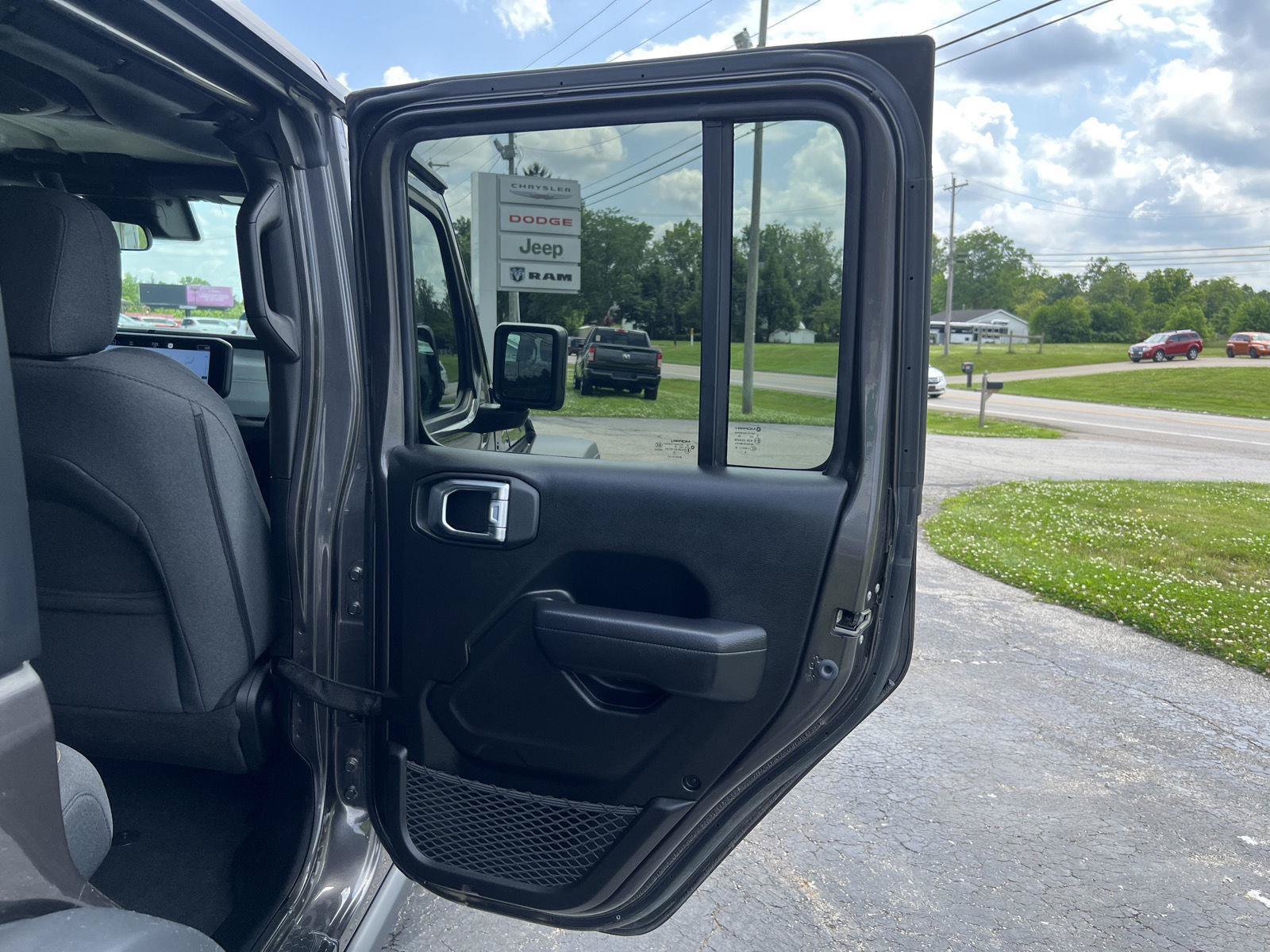 Used 2025 Jeep Wrangler Unlimited Sport AWD/4WD image 30