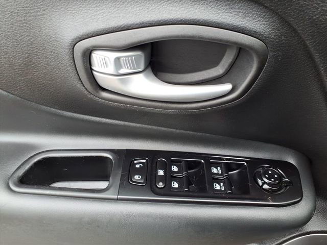 Certified 2023 Jeep Renegade Latitude image 22