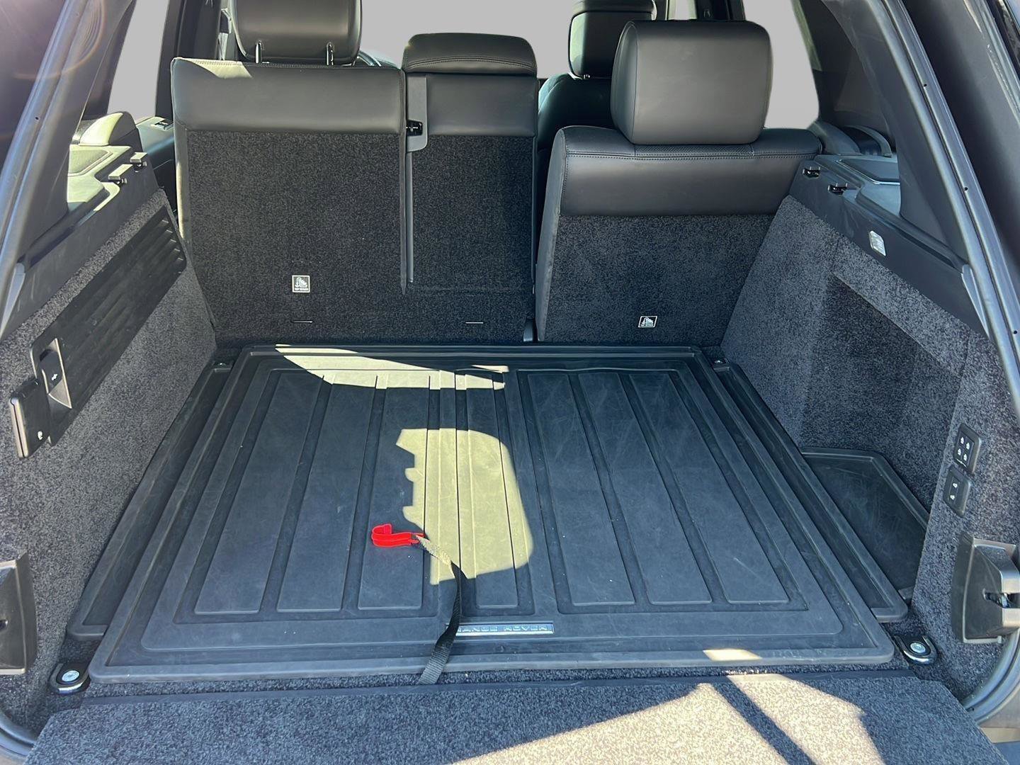 Used 2020 Land Rover Range Rover HSE image 24