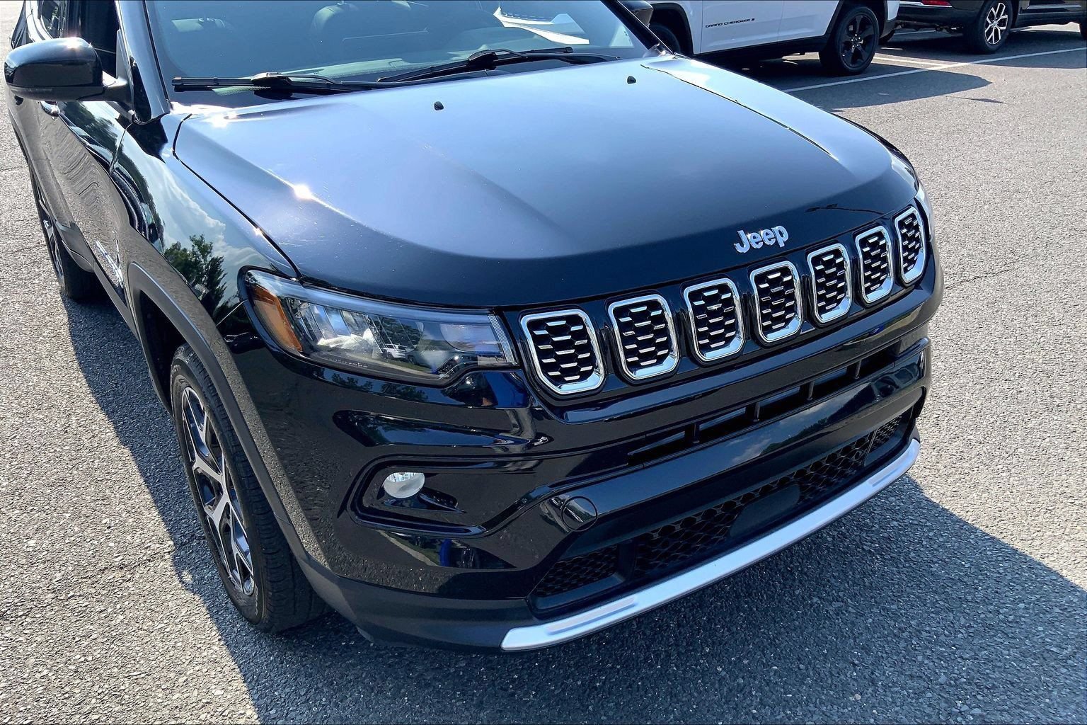 Certified 2024 Jeep Compass Limited w/ Sun and Sound Group AWD/4WD image 29