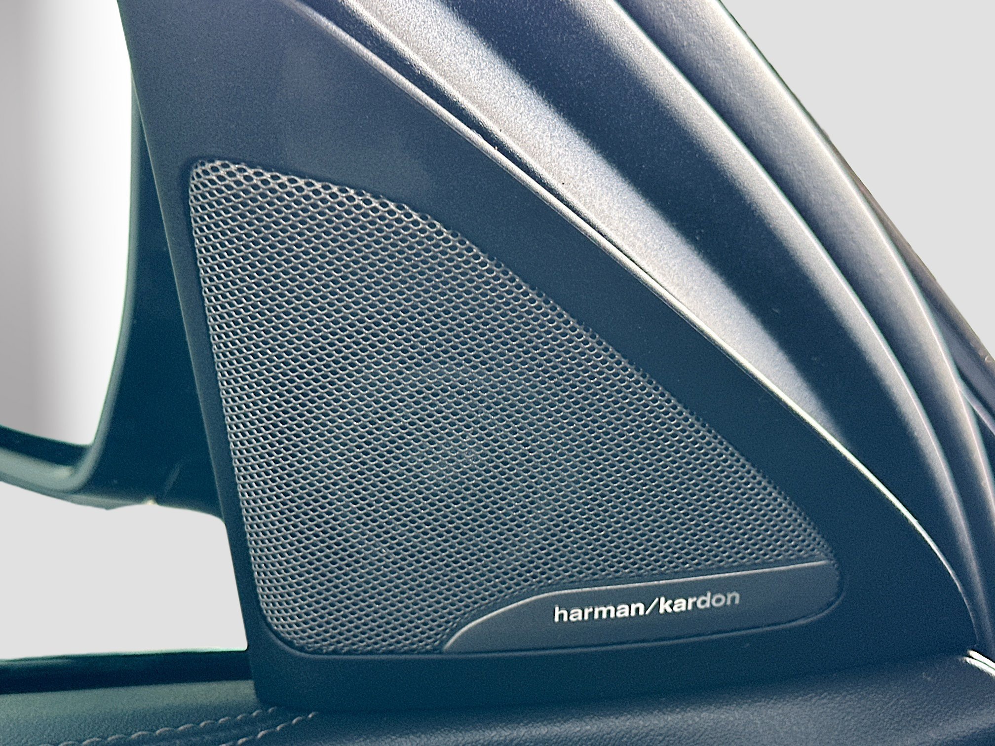 Used 2024 BMW X6 xDrive40i w/ Premium Package image 19