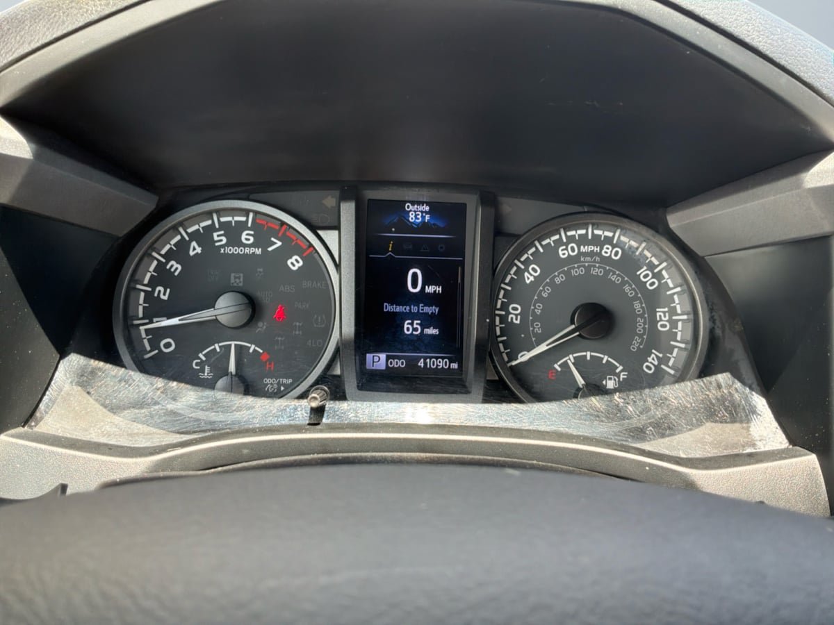 Used 2022 Toyota Tacoma TRD Off-Road w/ Technology Package AWD/4WD image 12