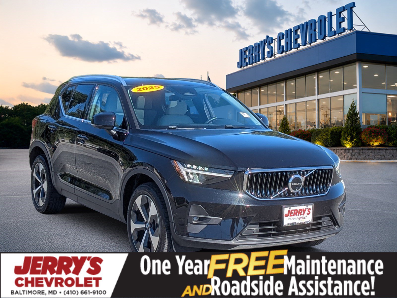 Used 2025 Volvo XC40 B5 Plus AWD/4WD image 1