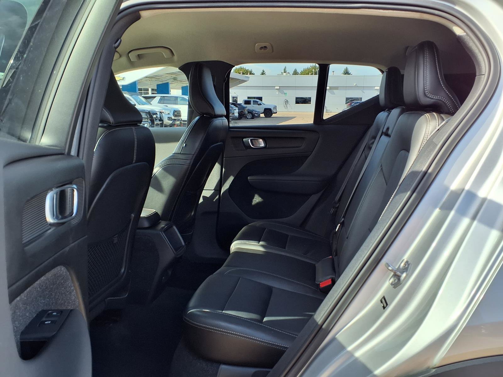 Used 2019 Volvo XC40 T5 Momentum AWD/4WD image 12