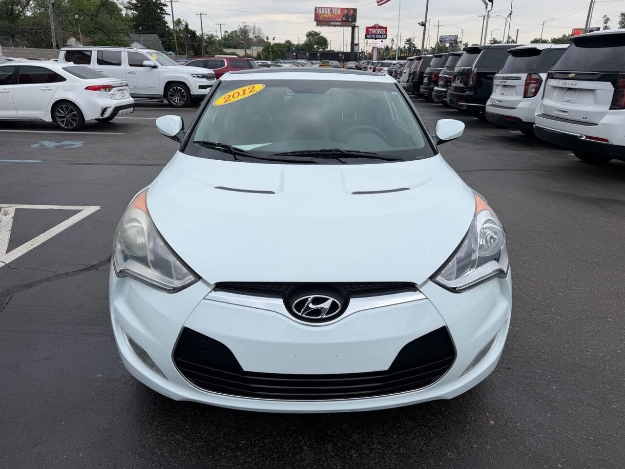 Used 2012 Hyundai Veloster w/ Style Pkg FWD image 2