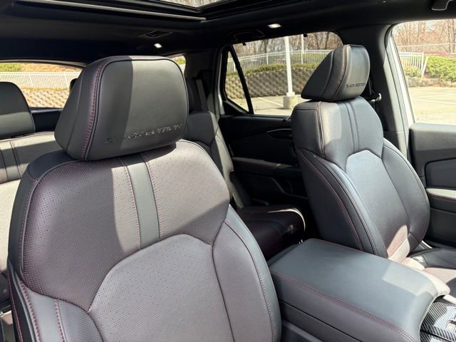 Certified 2025 Honda Pilot Black Edition image 32
