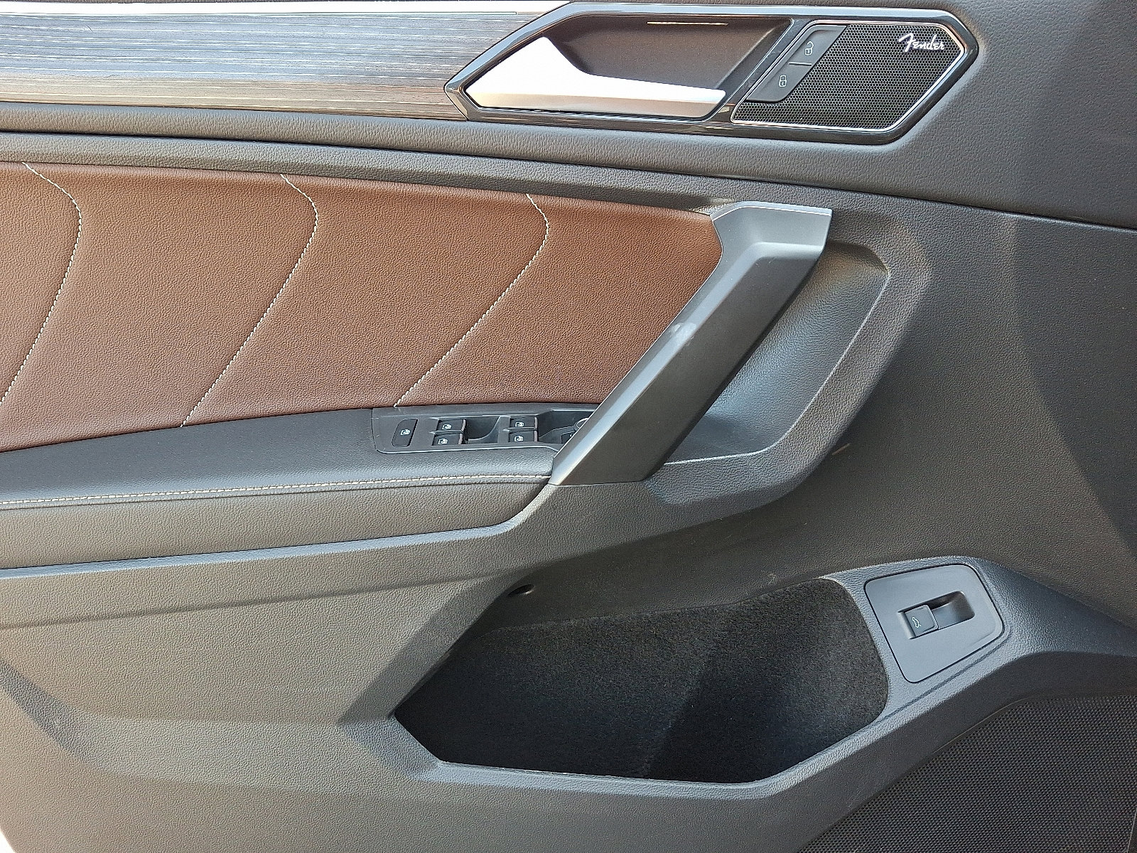 Used 2022 Volkswagen Tiguan SEL R-Line image 13