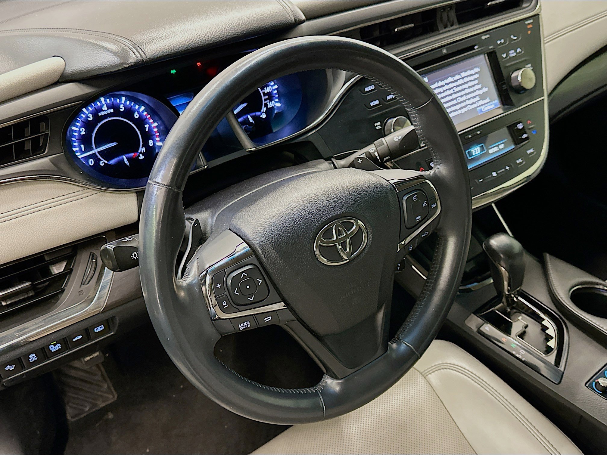 Used 2016 Toyota Avalon Limited image 18