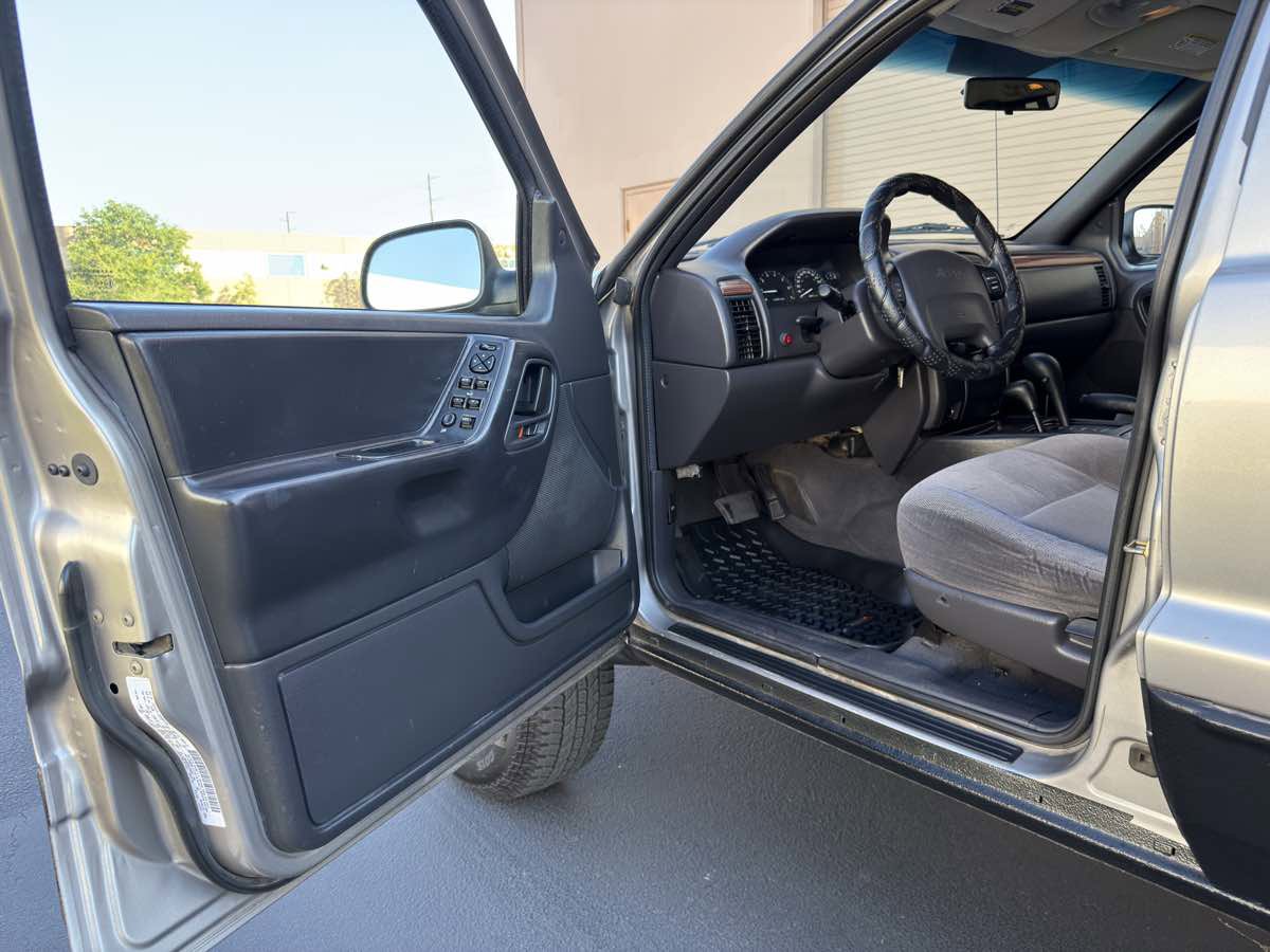 Used 1999 Jeep Grand Cherokee Laredo image 42