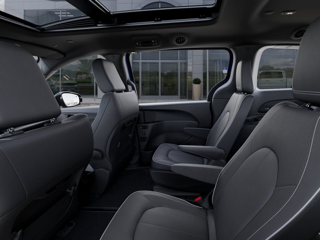 New 2027 Chrysler Pacifica Limited AWD/4WD image 24