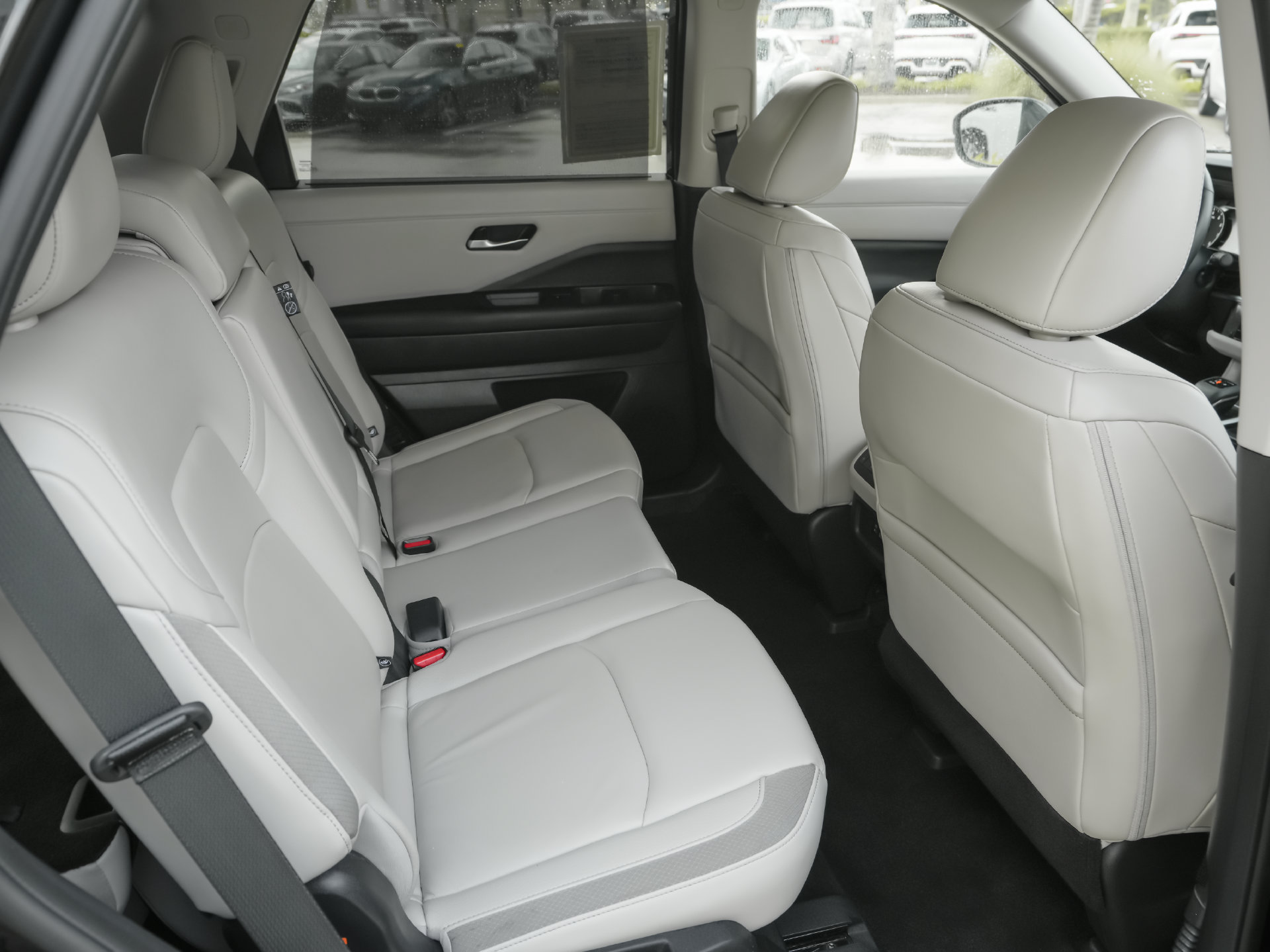 Used 2025 Nissan Pathfinder SL FWD image 8