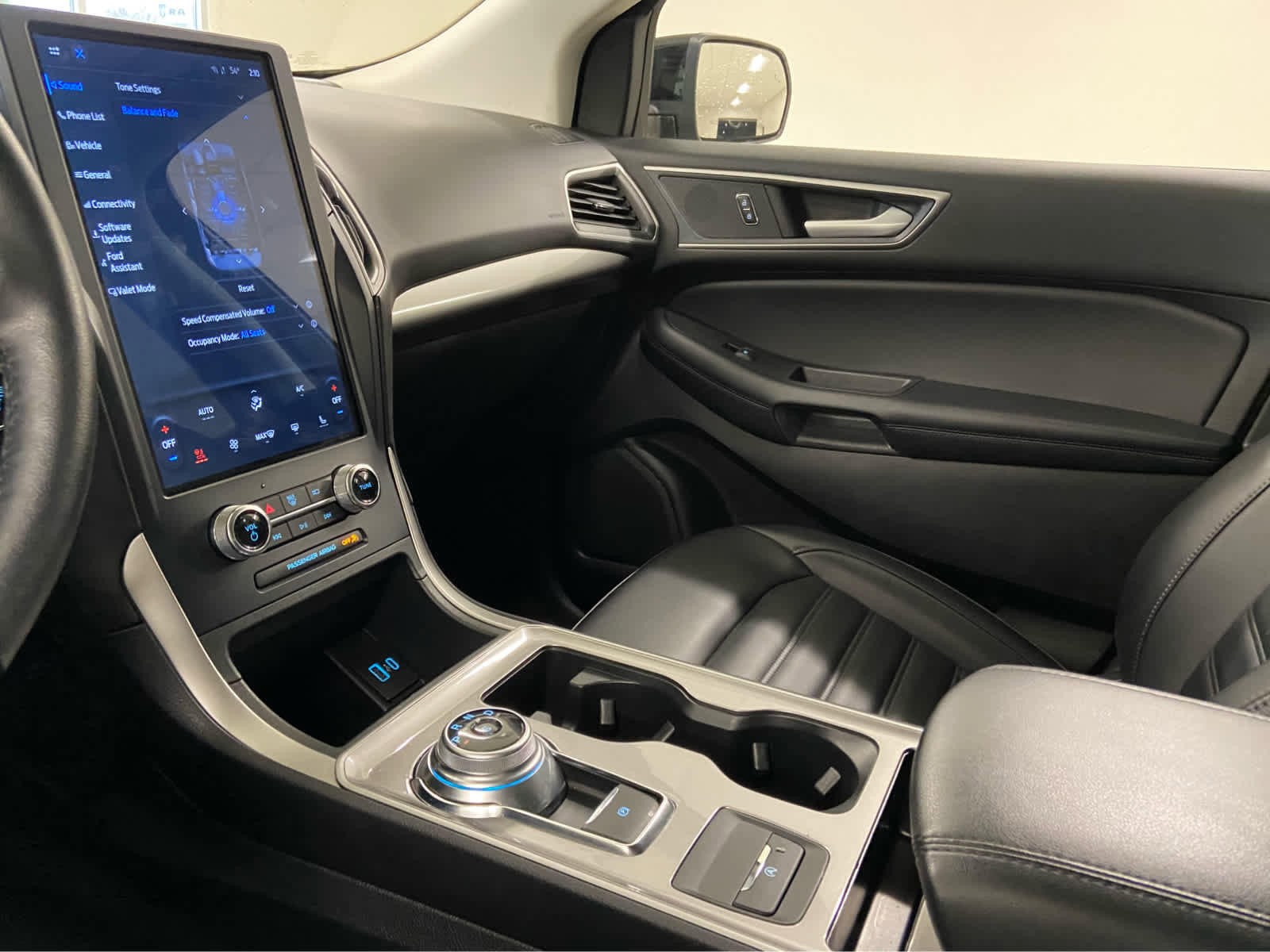 Used 2024 Ford Edge SEL w/ Convenience Package image 27