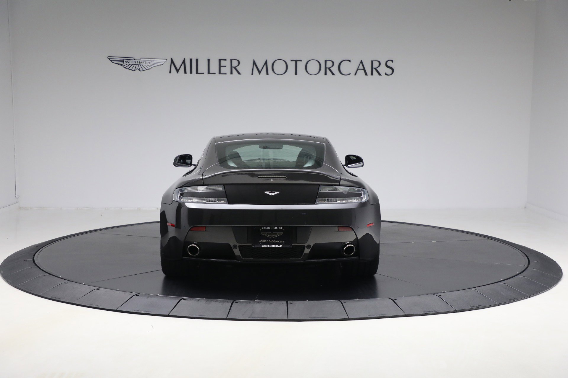 Used 2011 Aston Martin V12 Vantage Coupe image 6
