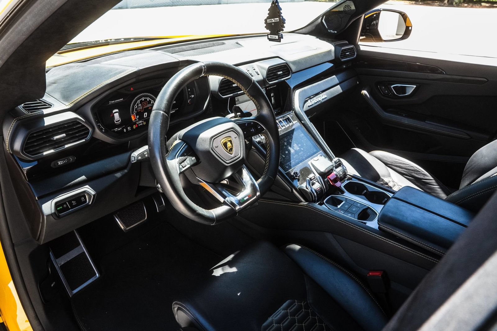Used 2021 Lamborghini Urus AWD/4WD image 21