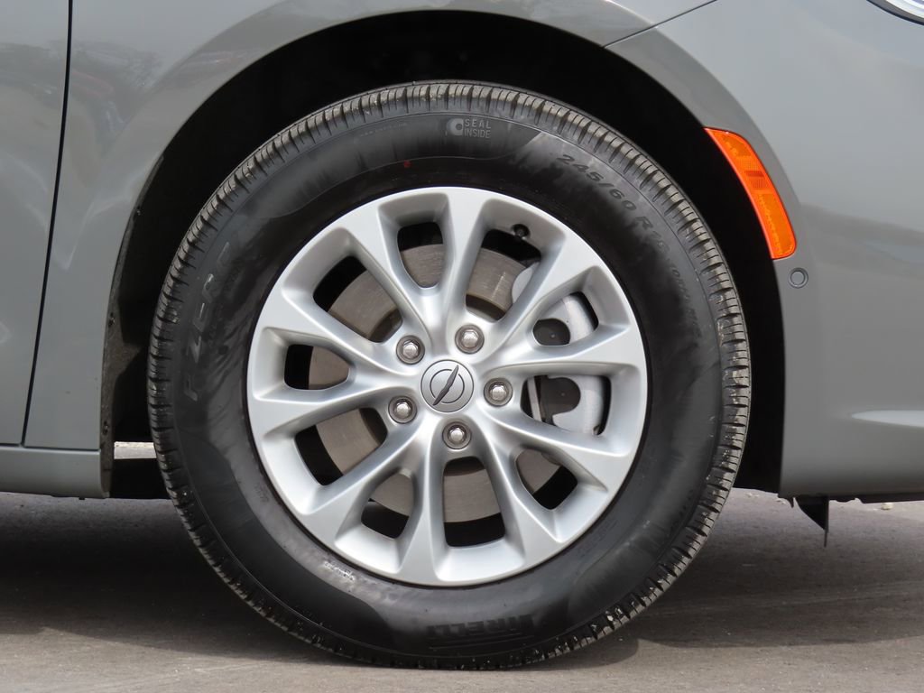 Certified 2025 Chrysler Pacifica Select image 10