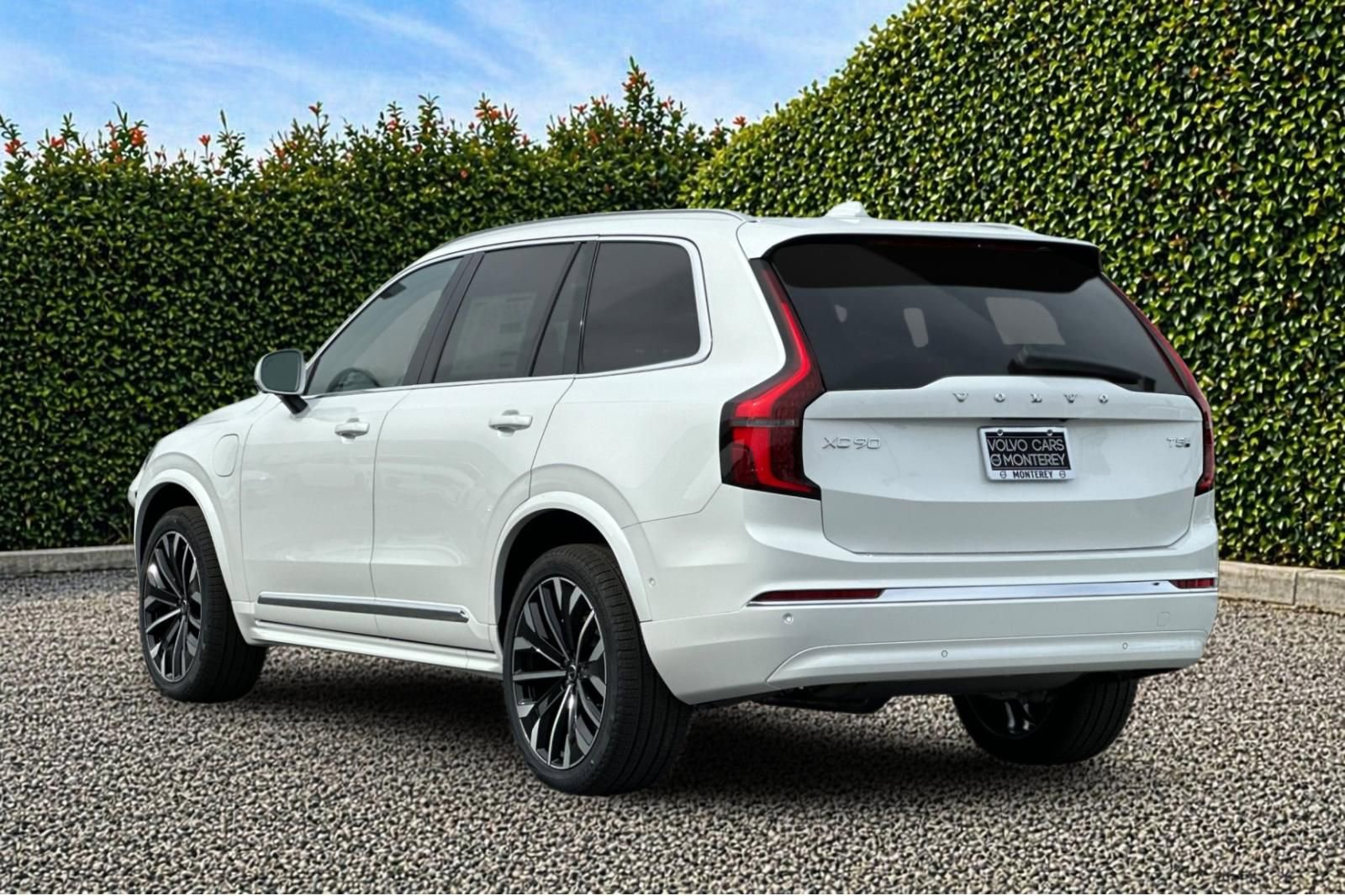 New 2025 Volvo XC90 T8 Plus w/ Protection Package Premier AWD/4WD image 4