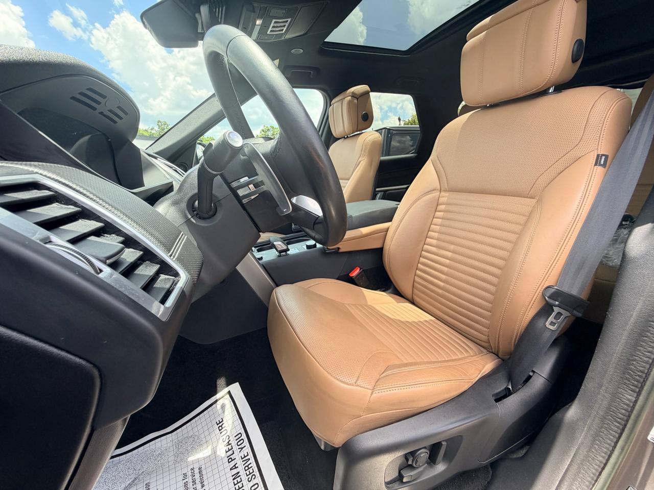 Used 2023 Land Rover Discovery HSE R-Dynamic AWD/4WD image 17