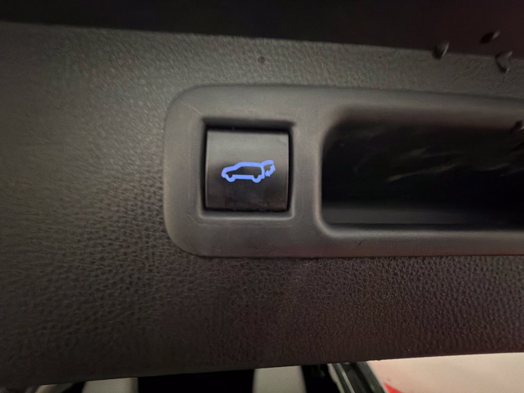 Used 2022 Toyota Highlander XLE AWD/4WD image 14
