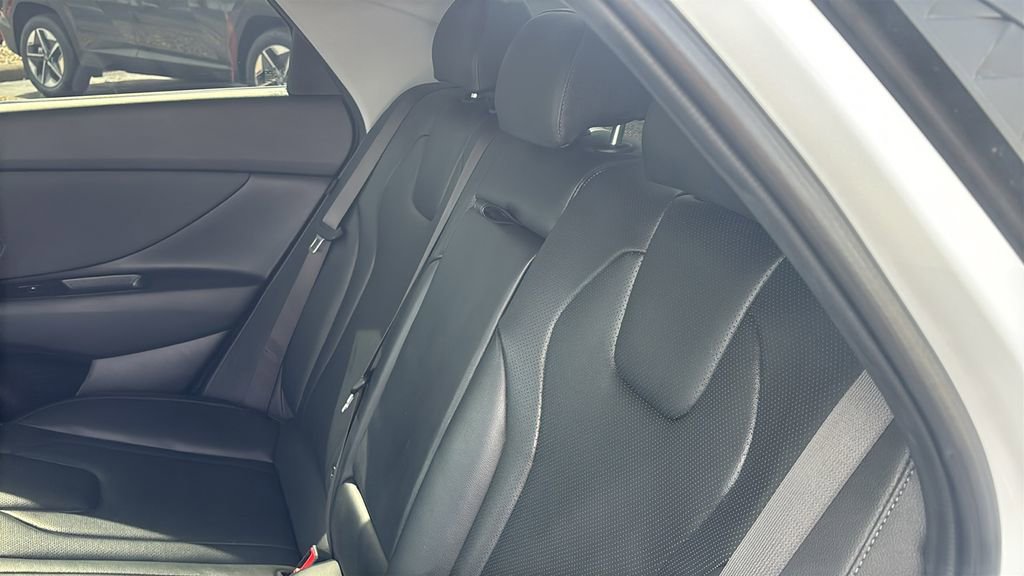 Used 2025 Hyundai Elantra Limited FWD image 31