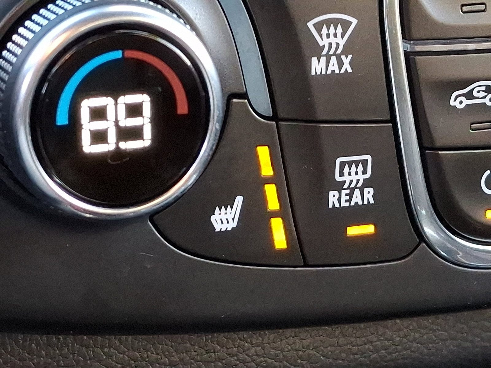 Used 2022 Chevrolet Traverse LT image 22