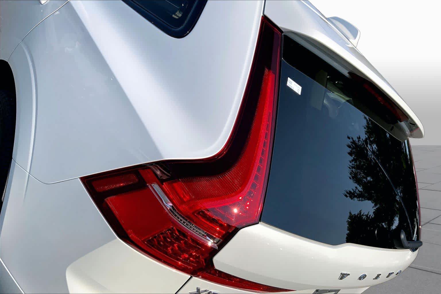 Used 2024 Volvo XC60 B5 Ultimate w/ Protection Package Premier AWD/4WD image 29