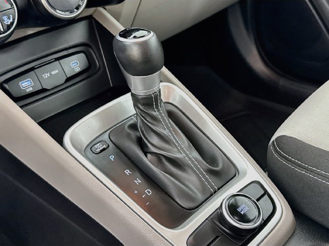Certified 2025 Hyundai Venue SEL FWD image 26