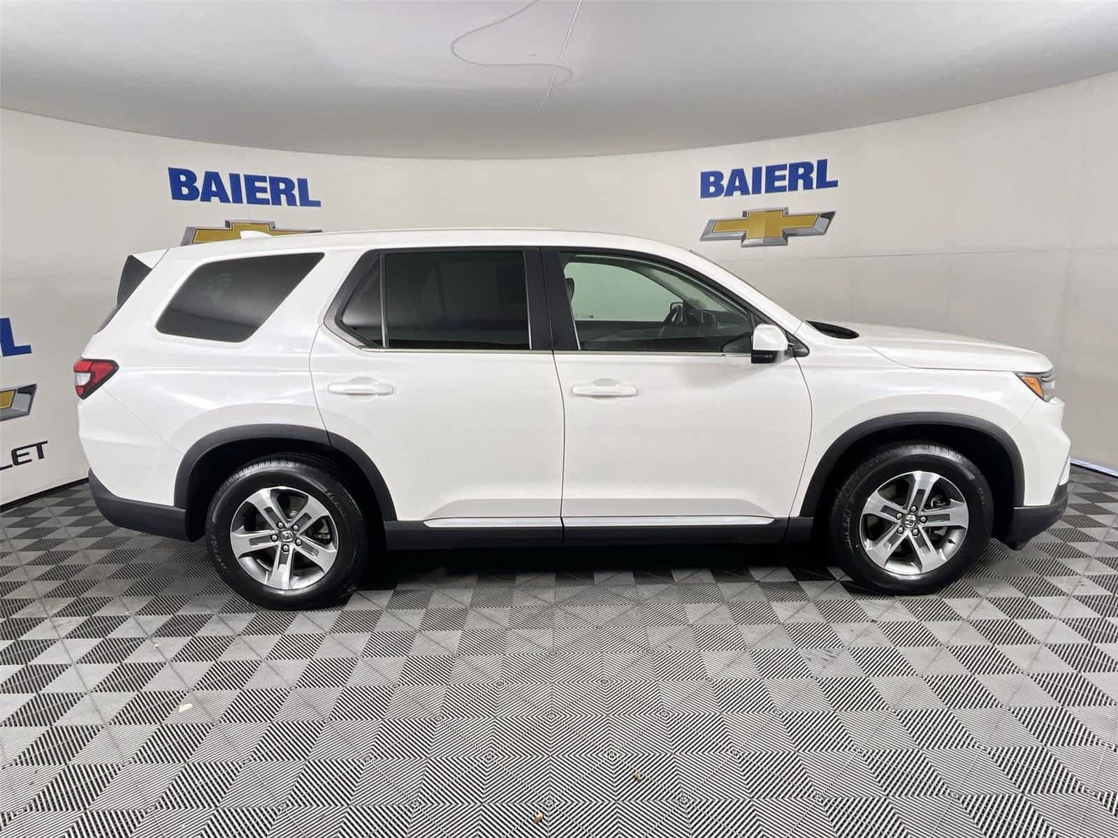 Used 2025 Honda Pilot EX-L image 6