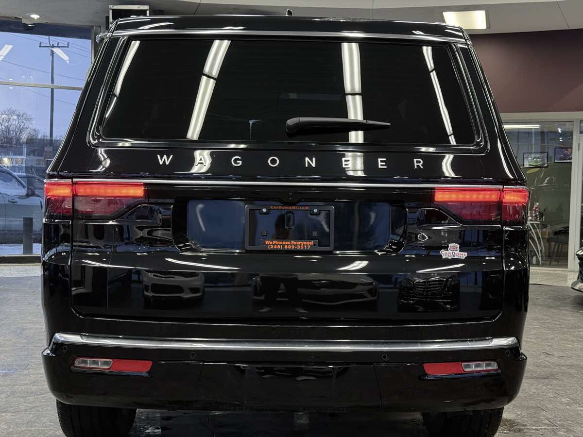Used 2024 Jeep Wagoneer 4WD w/ Premium Group I image 10