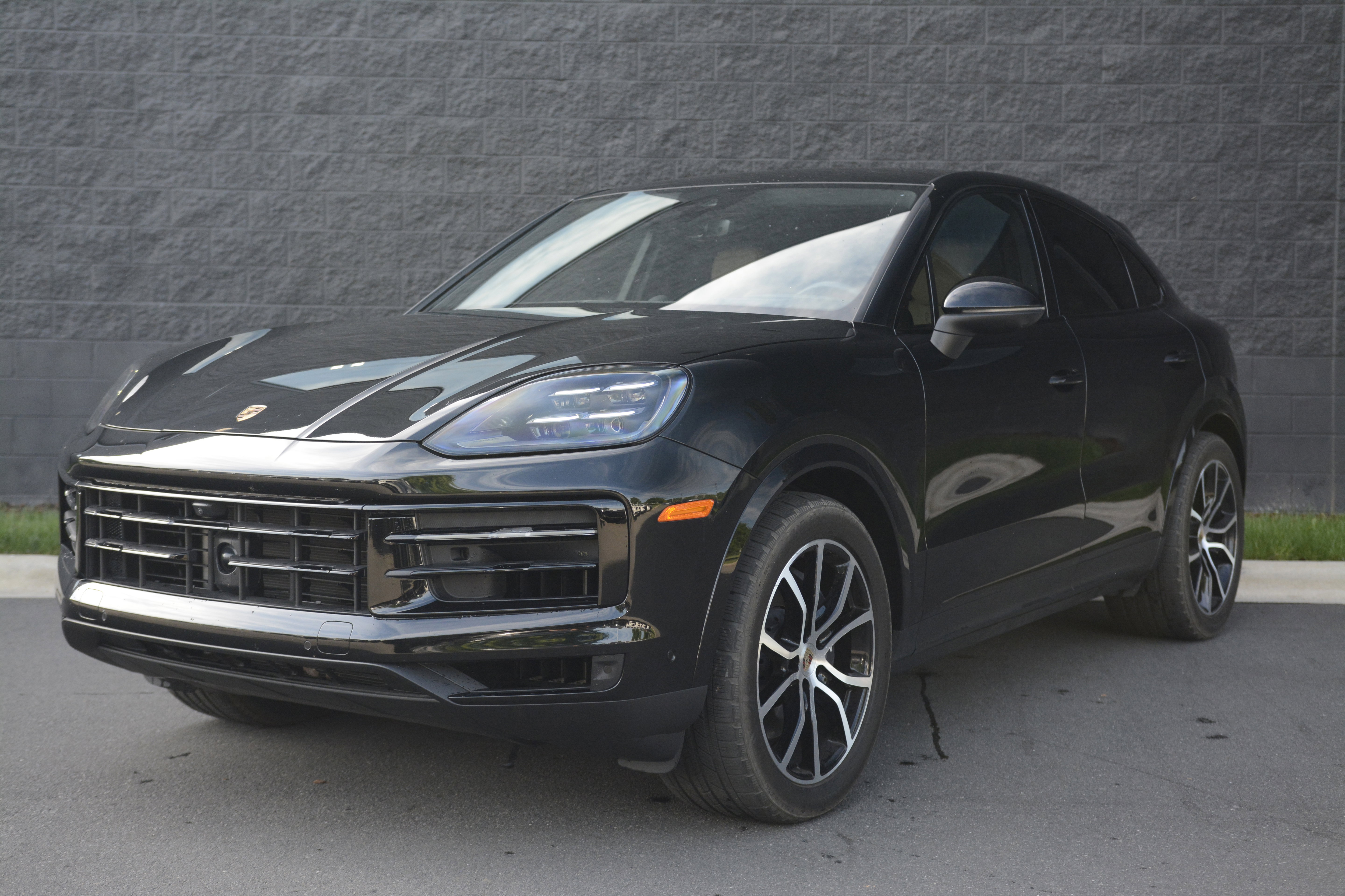 Certified 2025 Porsche Cayenne Coupe image 44