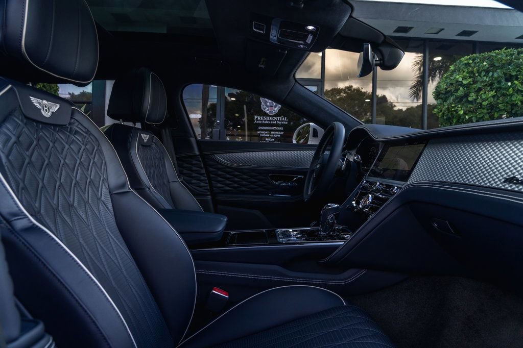 Used 2023 Bentley Flying Spur Azure image 29