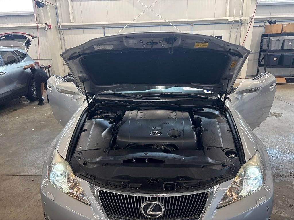 Used 2010 Lexus IS 250C w/ Luxury Pkg RWD image 22