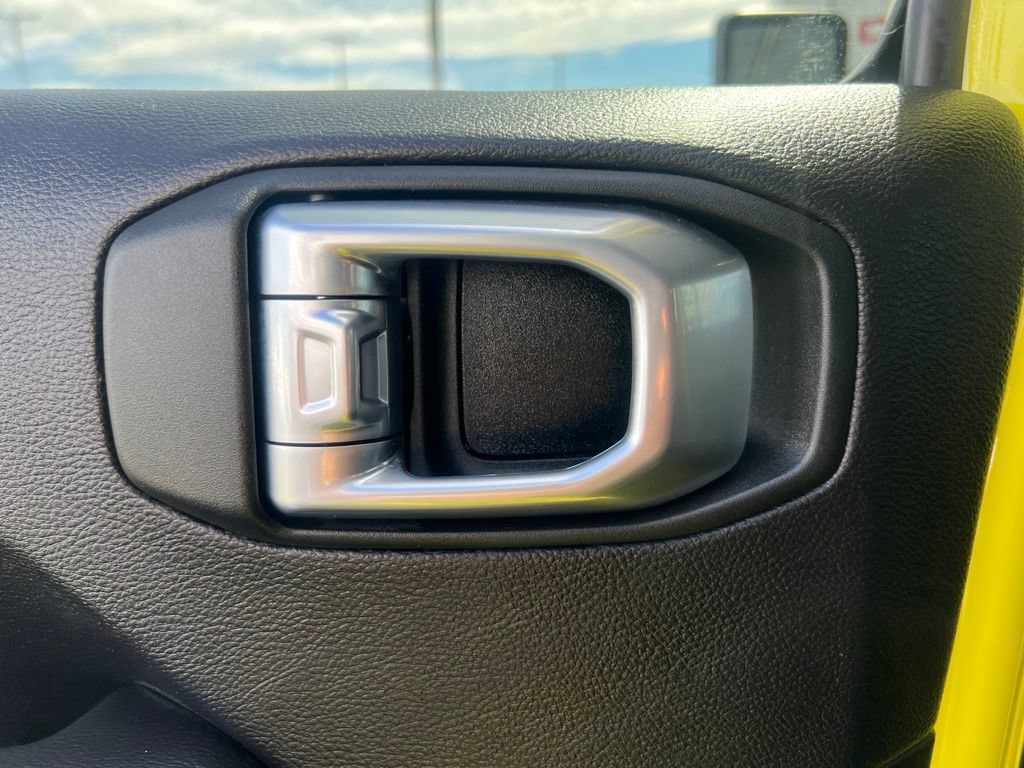 Used 2023 Jeep Wrangler Unlimited Sahara AWD/4WD image 36